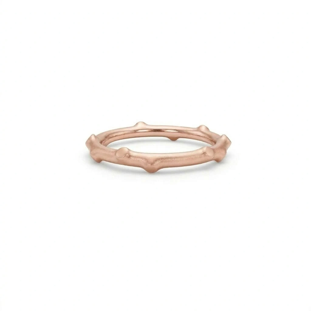 Bamboo gold ring in 14K white gold, front view on brushed background — Black Pearl of Queens