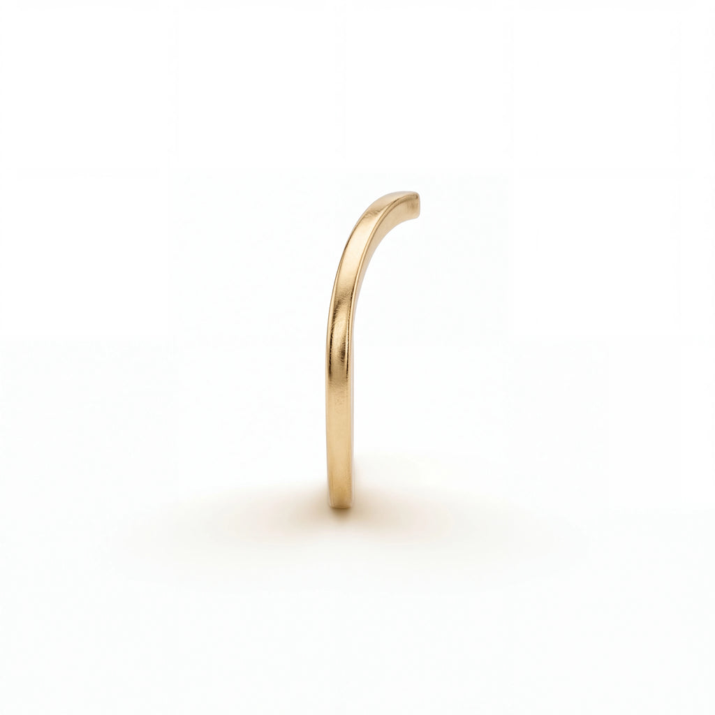 Half pavé wishbone Lab-Grown Diamond ring in 14K yellow gold, detail of the plain polished arm — Black Pearl of Queens