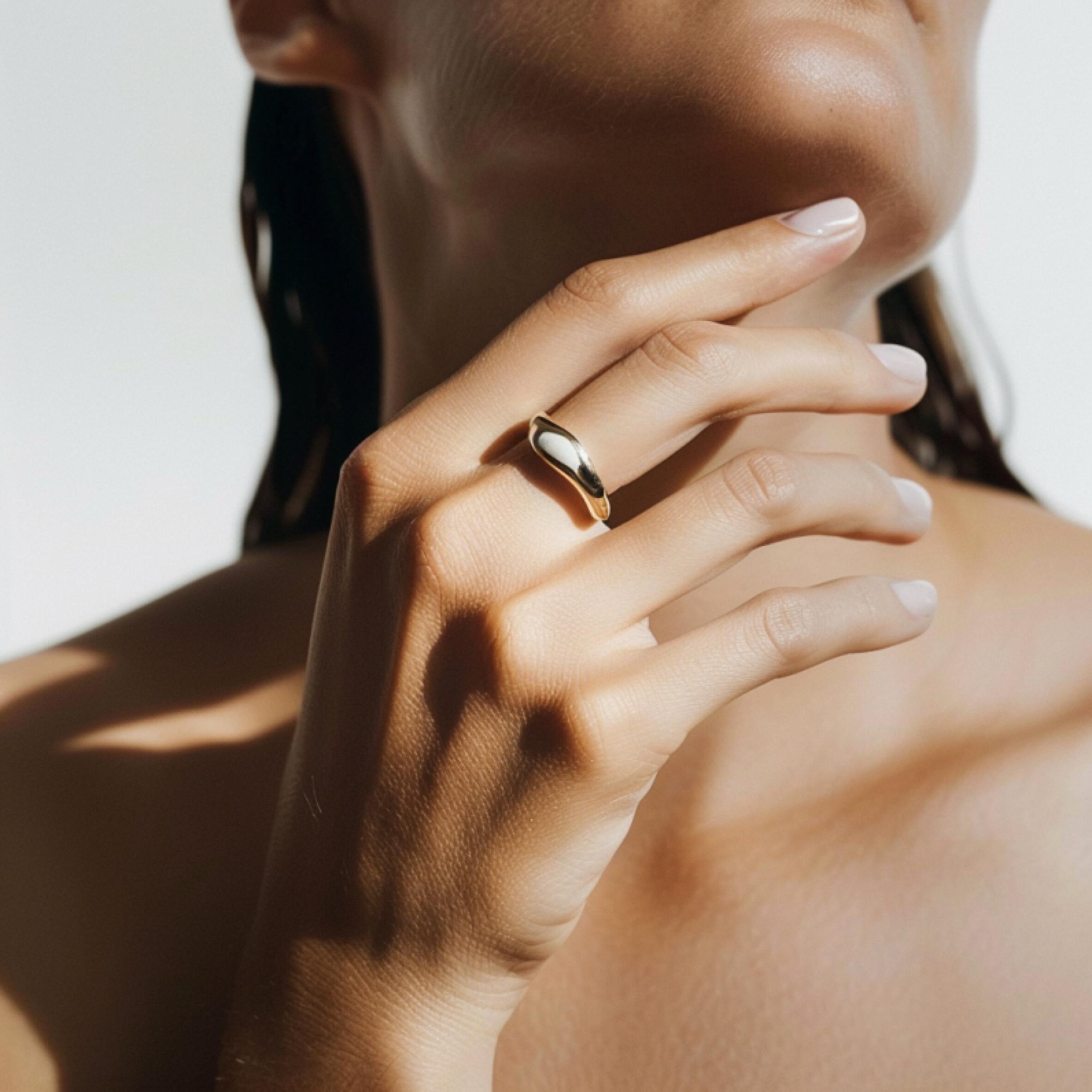 jewelry-minimal-5-middle.jpg__PID:f01422fb-4ca4-4076-98cd-7aa3a799df39