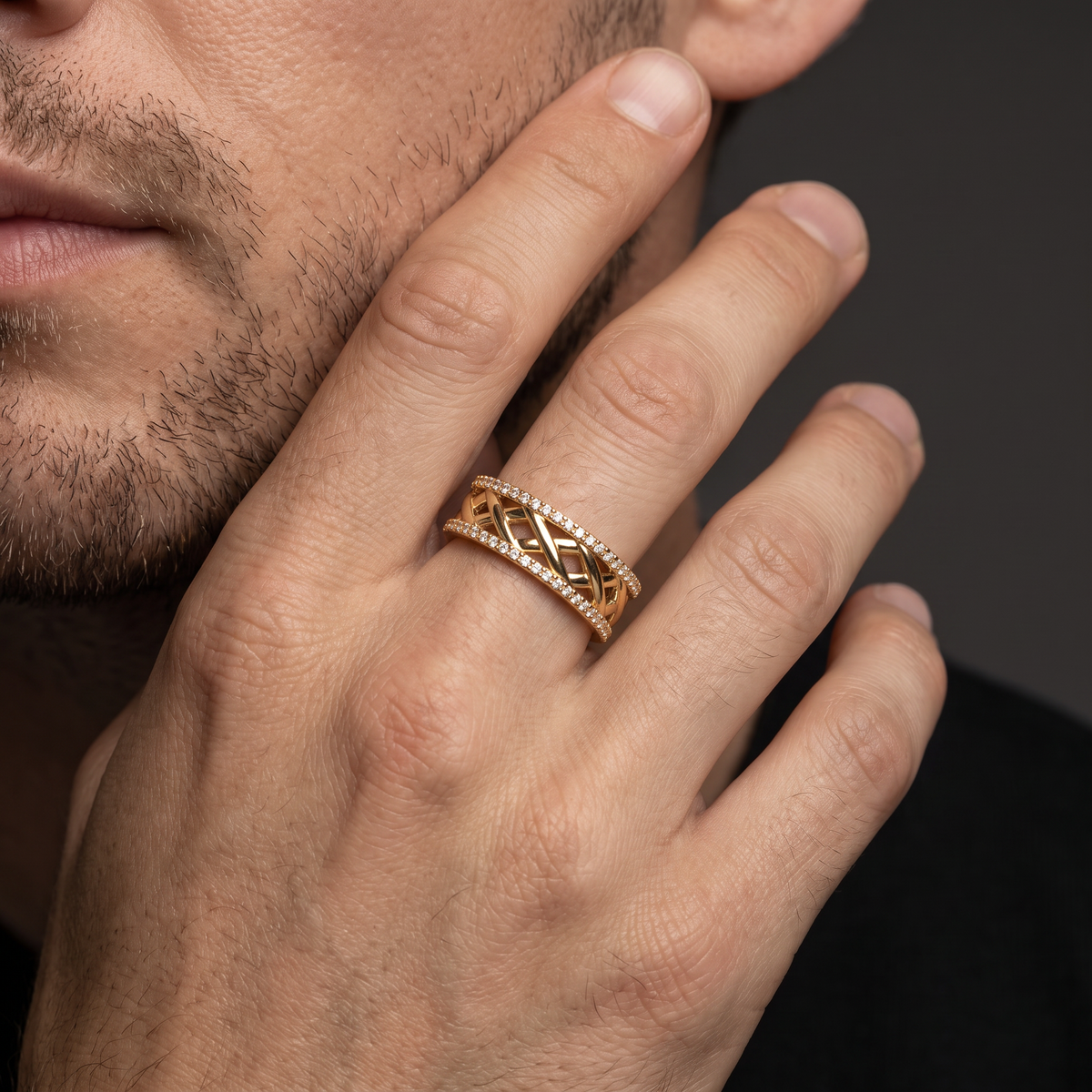 Man wearing a 6mm yellow gold lattice wedding band with Lab-Grown Diamond edges