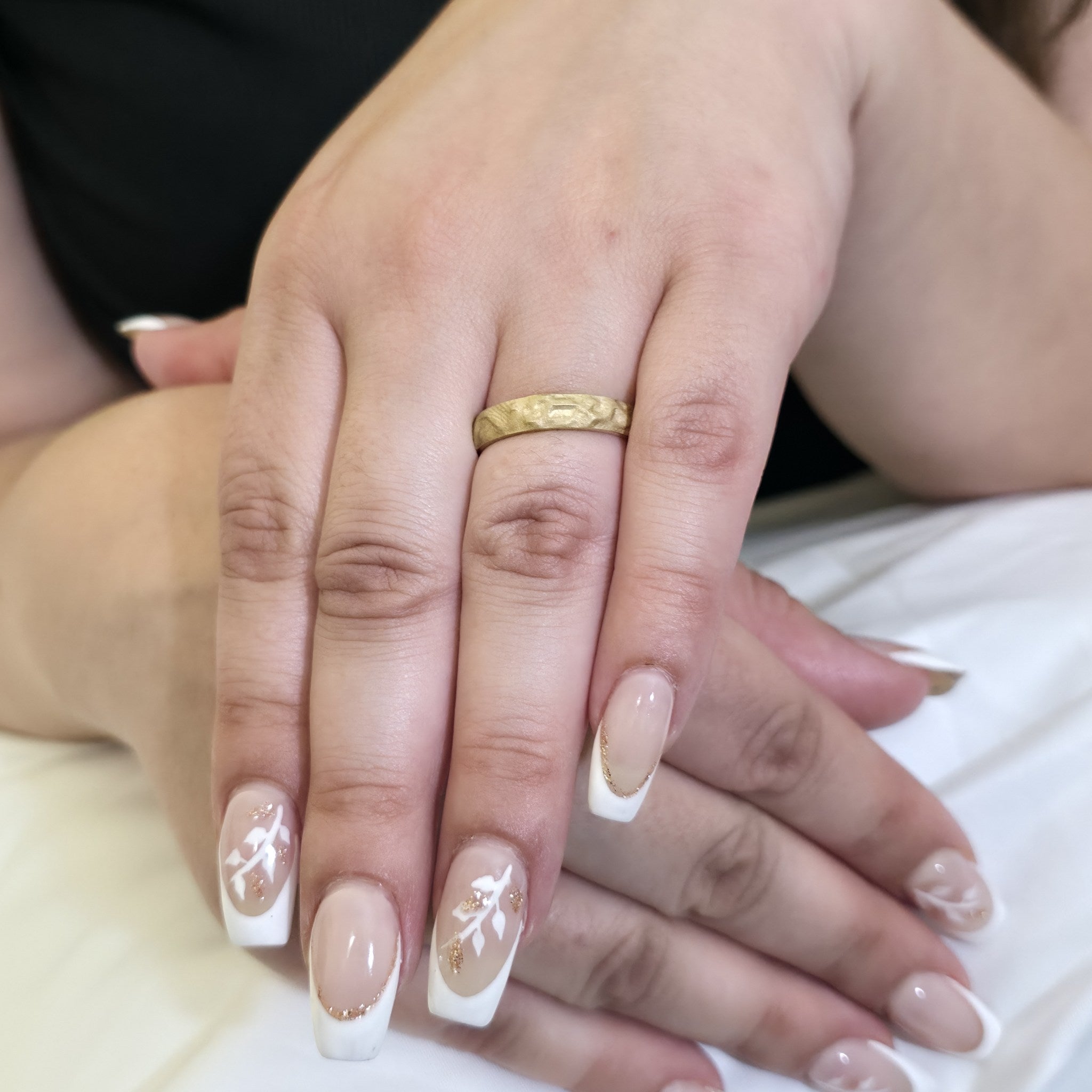 rustic gold ring on females finger